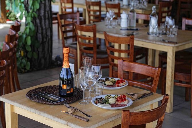 Private Natural Wine Vs Byodinamic and Organic Wine Tour - Learning how to taste with Andrea