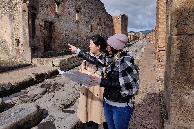 Private Pompeii Tour with Fast-Entrance Tickets to the Ruins & Exclusive Guide - Meeting your guide at Hotel Vittoria