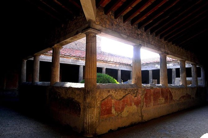 Private Scenic Amalfi Coast & Pompeii Day Tour - Sorrento: a compact hour by the water