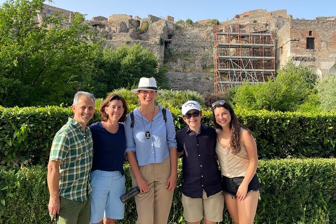 Private Skip The Line Archeo Tour Of Pompeii - Shops and ancient restaurants