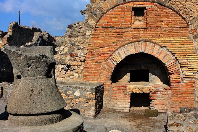 Private Tour with Official Guide through the wonders of Pompeii. - Roman bathing from luxury to routine