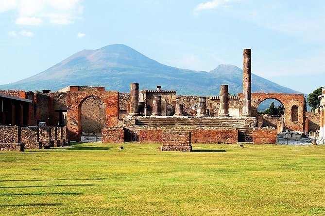 Private Transfer from Naples to Sorrento with Stop at Pompeii - Independent visit or private archaeologist