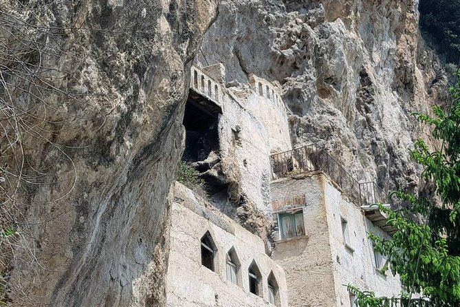 Private Walking tour from Ravello to Amalfi following Escher works - What the private price gives you
