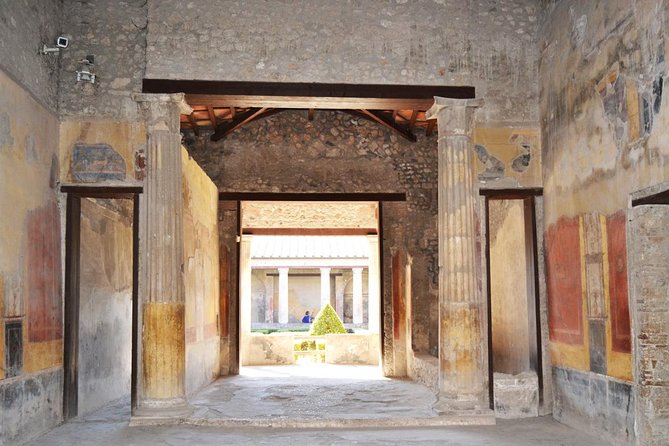 Rome to Pompeii Tour for Kids & Families w Hotel Pickup & Skip-the-Line Tickets - Reading the Forum as Pompeii’s public center