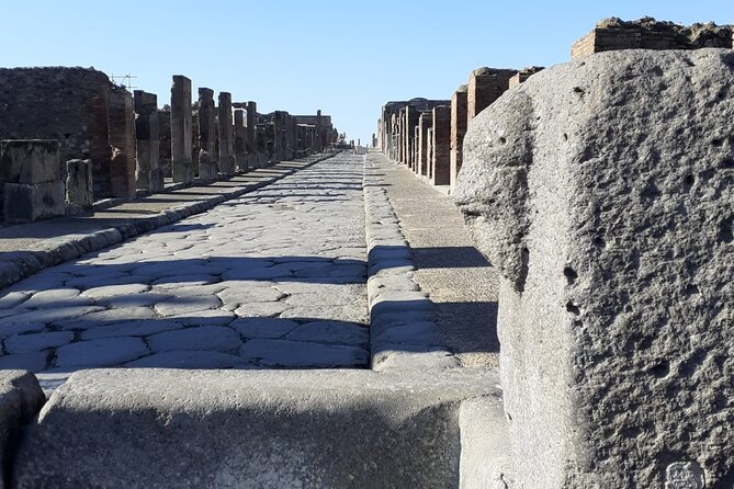 Semi - Private Tour of Pompeii with an Archaeologist - Meeting at Coffee Shop Vittoria at 10:00 am