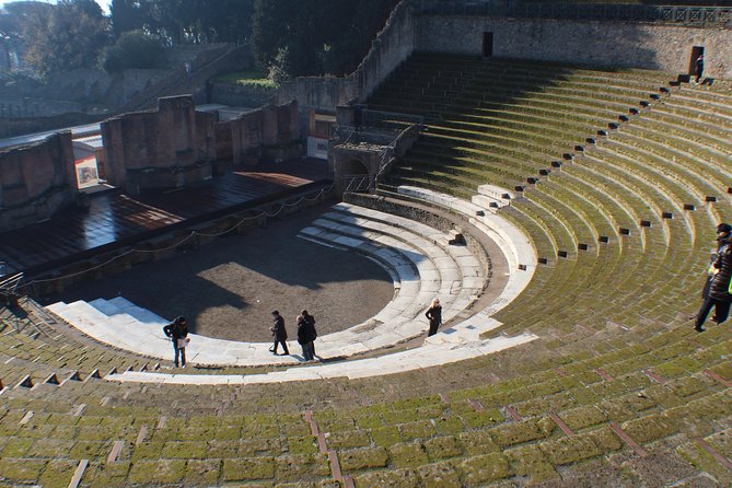 Skip-the-Line Pompeii Archaeological Site with Private Guide - What the small group adds