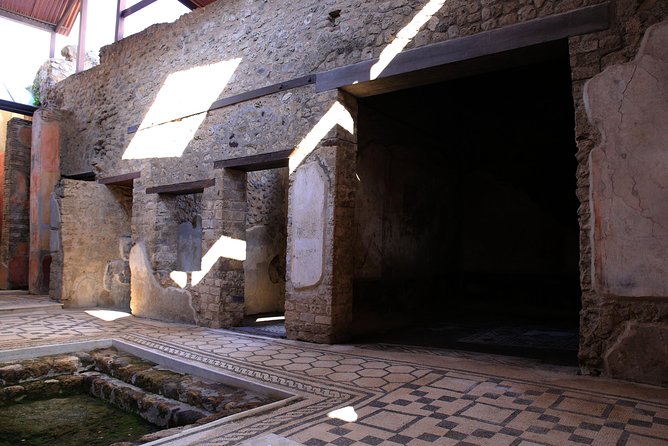 Small Group Guided Walking Tour of Ancient Pompeii Highlights - Meeting at Coffee Shop Vittoria
