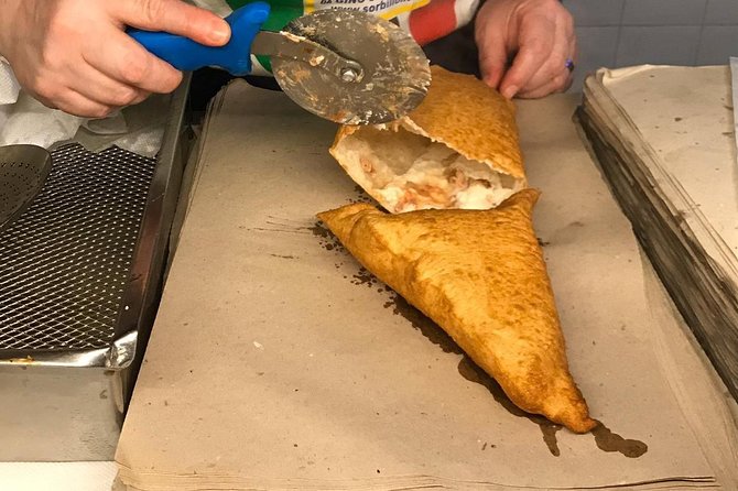 Small Group Street Food and Walking Tour in Naples - Pizza a portafoglio and fried pizza