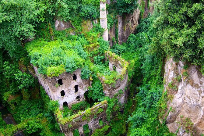 Sorrento Tour with Limoncello tasting from Naples - A short ride with a shared-tour tradeoff