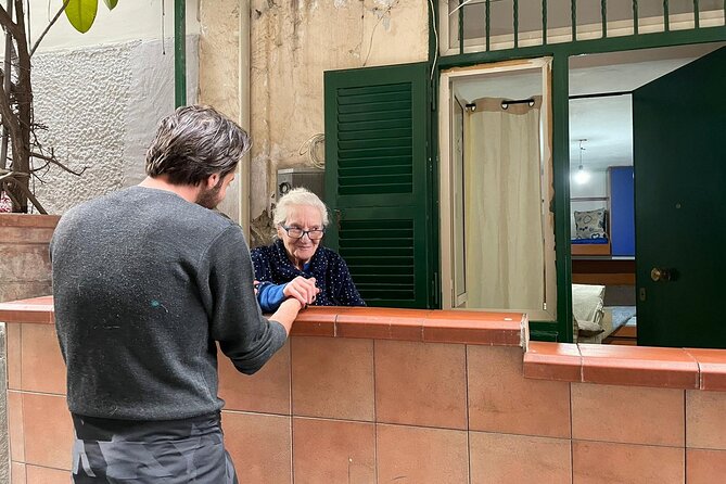 Spanish Quarters, to discover folklore, artisans and local life - A relaxed two-hour pace with Emanuele