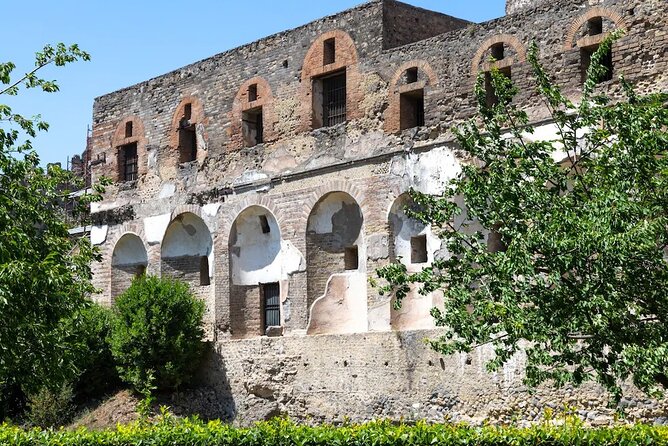 Stories of Pompeii: Small Group tour with archeology expert guide - Spas, the thermopolium, and ordinary Roman routines