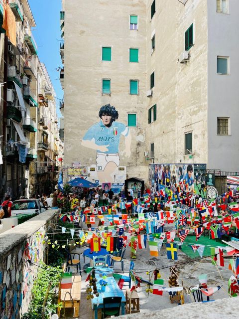 Street art tour of the Spanish Quarters & Maradona idol - The guides shape the experience