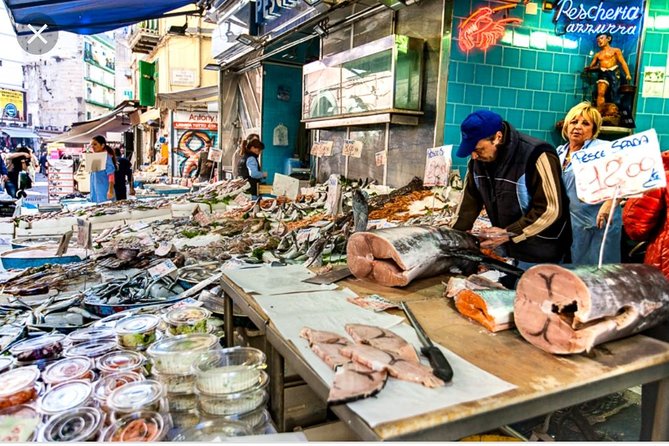 Street food in Naples with 6 Stops and Limoncello - Fried seafood at Pescheria Azzurra