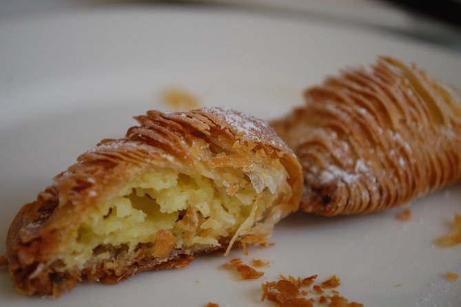 Street Food Tour in Naples - Pizza, pastries, coffee, and a local pour