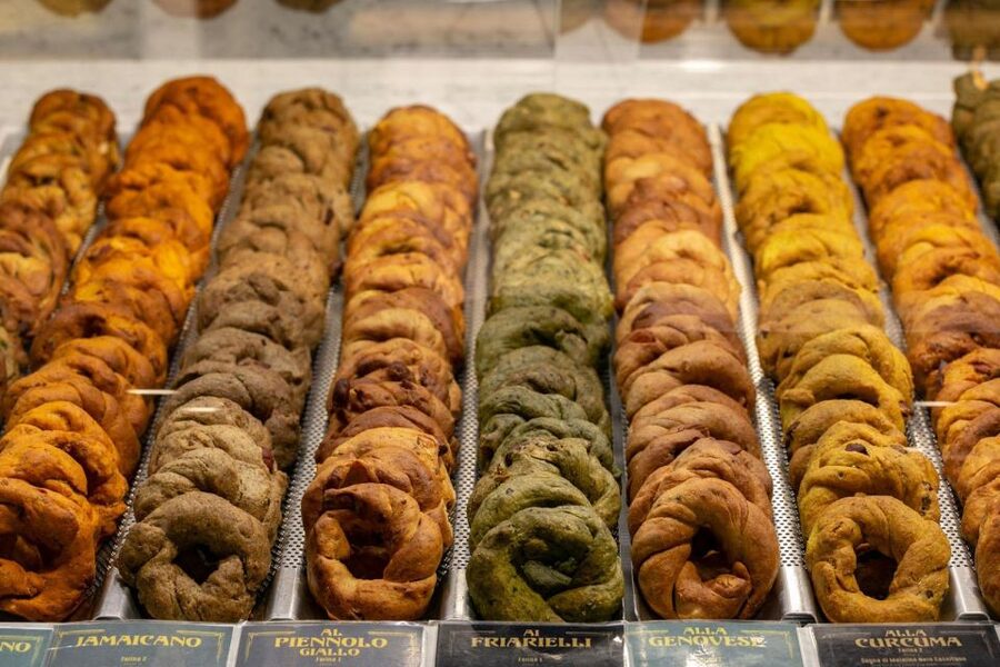 Street food tour: the Neapolitan culinary art - Why Neapolitan food works so well as a walking tour