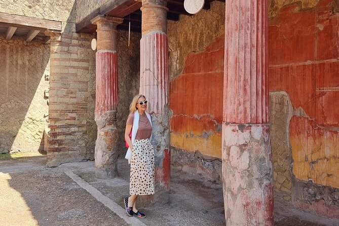 The charm of Pompeii and Herculaneum.Private Tour with Official Guide - What the private format changes