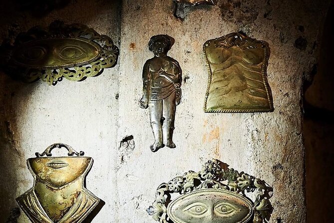 The Mystery of Naples Saga: The Skull with ears - Walking through San Gregorio Armeno