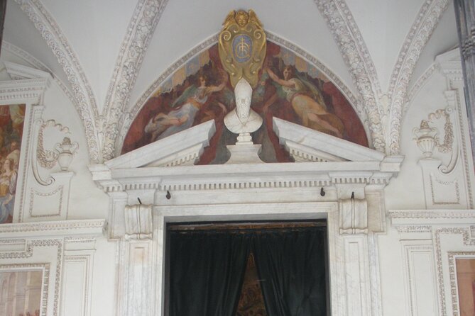 Tour in the Charterhouse of St. Martin and Pedamentina with an art expert - What the private format adds