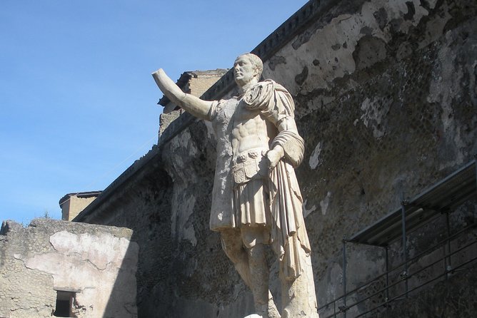 Tour in the ruins of Herculaneum with an archaeologist - Heat, walking, and what to bring