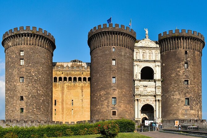 Tour of the Monumental Naples with an art expert - Spanish Quarter murals and contemporary Naples