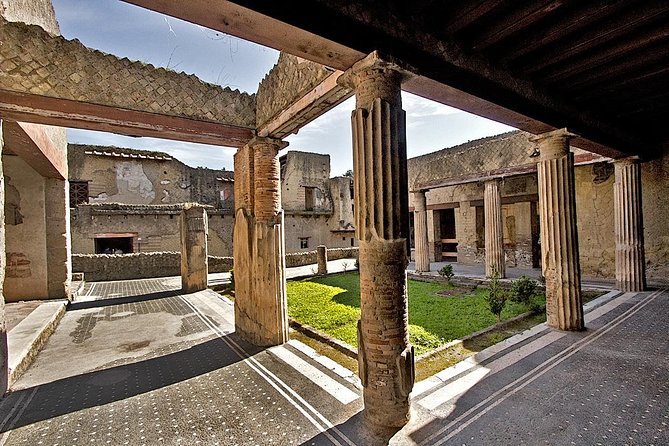 Tramvia Napoli: Transfer to Herculaneum Ruins + Vesuvius - Starting in Naples at Molo Beverello or farther inland