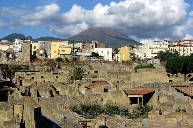 Tramvia Napoli: Transfer to Herculaneum Ruins + Vesuvius - Herculaneum, a compact first stop with a firm clock