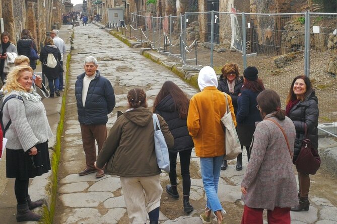 Transfer also for disabled Naples / Sorrento / Amalfi Coast - Adding Pompeii between Naples and the coast