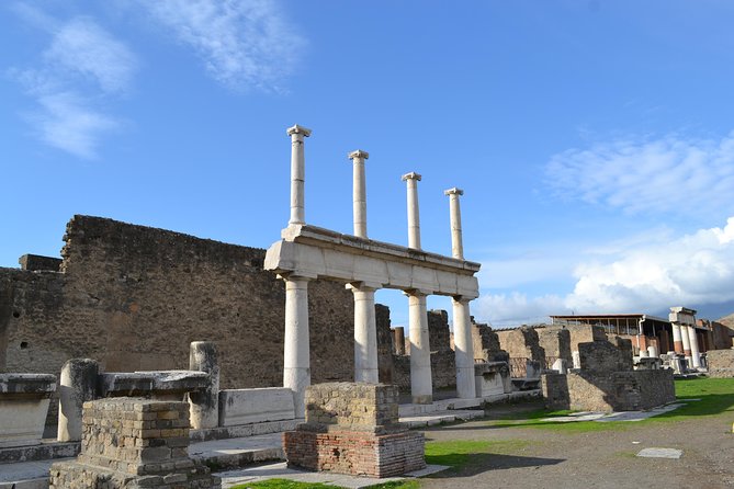 Transfer from Naples to Positano with 2 hours Private Tour in Pompeii - Walking the main street to the Forum granary