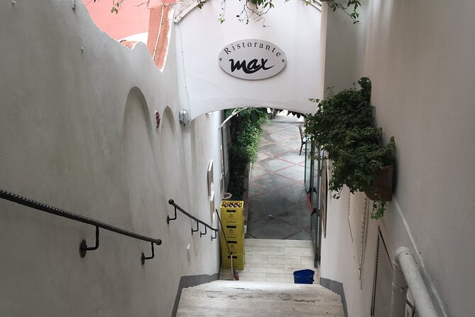 Transfer from Naples to Positano with a stop at Pompeii or Positano to Naples - How personal is the service?
