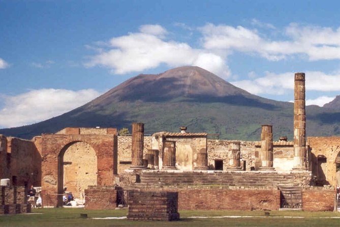 Transfer from Pompeii to Naples or viceversa - A direct ride from Naples to Pompeii