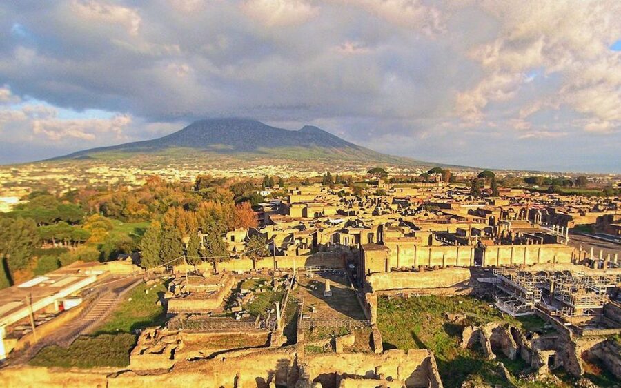 Transfer from Sorrento to Naples & 2hr stop at Pompeii site - Two hours among Pompeii’s ancient streets