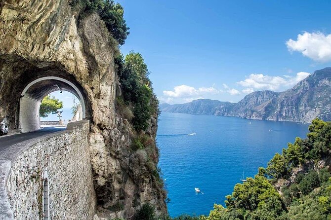 Transfers from Naples to Sorrento Positano Amalfi Ravello Maiori - A private ride into the Amalfi Coast
