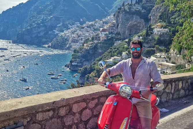 Vespa Naples rental - Two helmets make the rental more useful