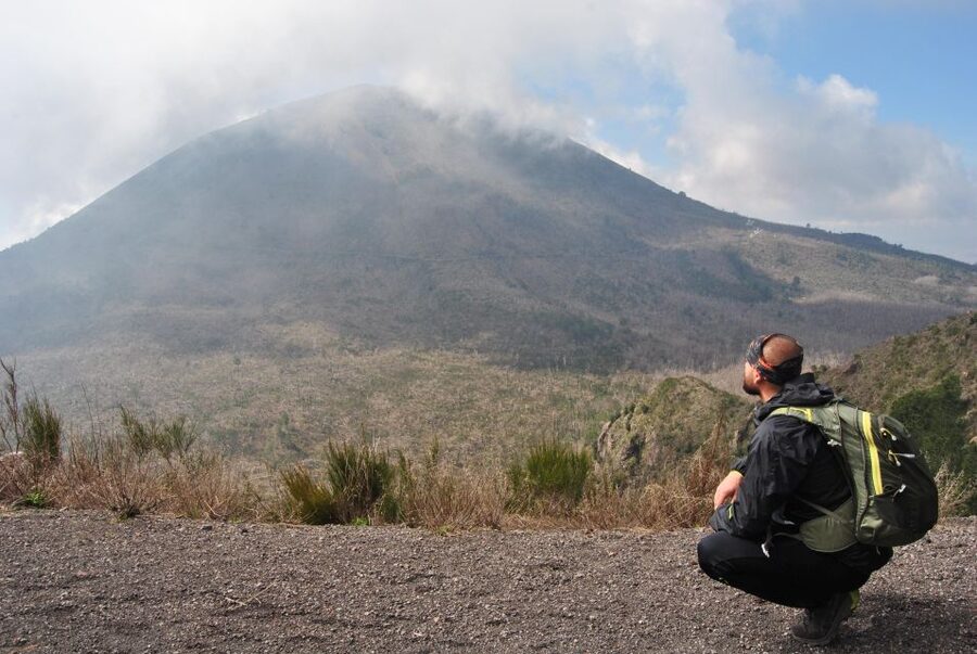 Vesuvio: 3h trekking tour with volcanological guide - A toast above the crater