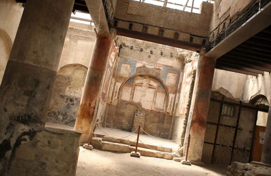 Vesuvius and Herculaneum from Naples - Meeting in Naples and finding the right bus