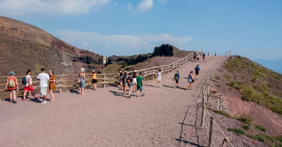 Vesuvius and Pompeii Transfer + Entrance for the Vesuvio - The important bus change before Pompeii