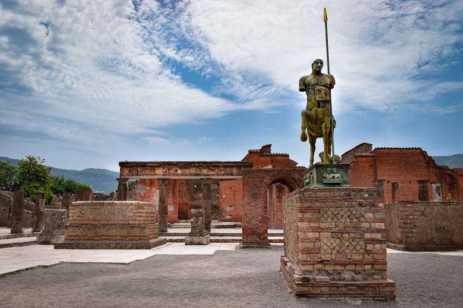 Vesuvius and Pompeii Transfer + Entrance for the Vesuvio - Who will get the most from this experience?