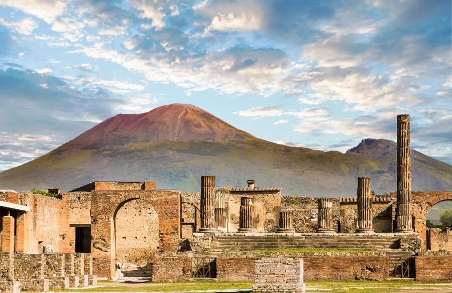 Vesuvius: entrance ticket + bus round-trip - Who should book this experience?