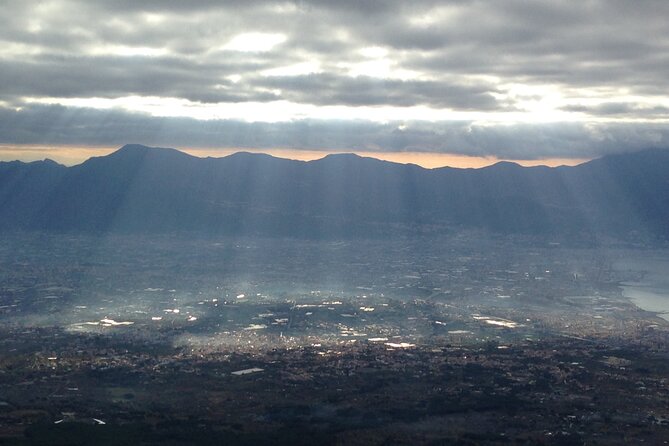 Vesuvius, V.I.P. the only Tour with Volcanological Guide - At the crater: what makes the stop worthwhile