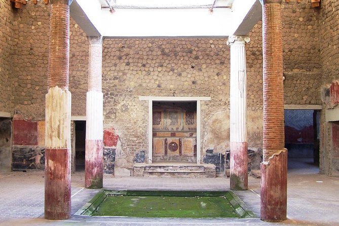 Ville di Stabiae (Transfer from Castellammare di stabia+guide) - Villa Arianna: painted rooms and views toward Vesuvius