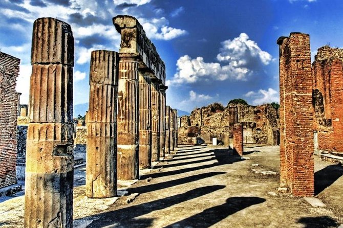 Visit of the archaeological park of Pompeii - The 40-minute ride from Naples