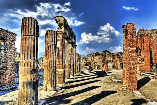 Visit Pompeii with a local expert guide - Why a guide changes the Pompeii experience