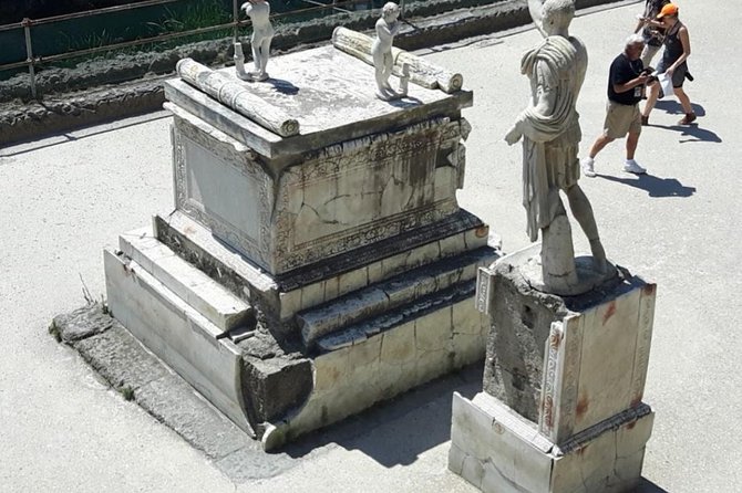 Visit to the archaeological park of Herculaneum - Why Herculaneum feels different from Pompeii