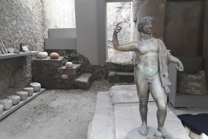 Visit to the archaeological park of Herculaneum - Three hours among Roman houses and streets