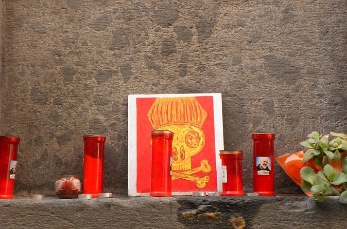 Walking Tour of the Neapolitan Superstition - The munaciello and the stories of domestic luck