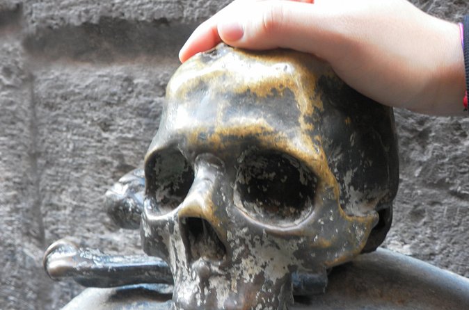 Walking Tour of the Neapolitan Superstition - Walking along Spaccanapoli